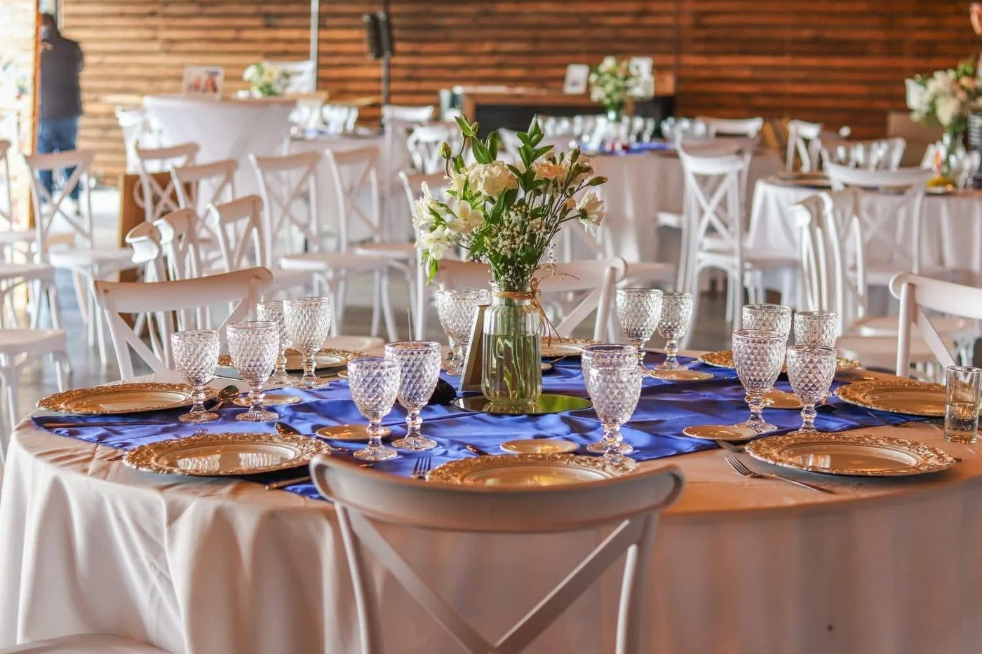 Mesa montada para una celebración en Centro de Eventos El Valle