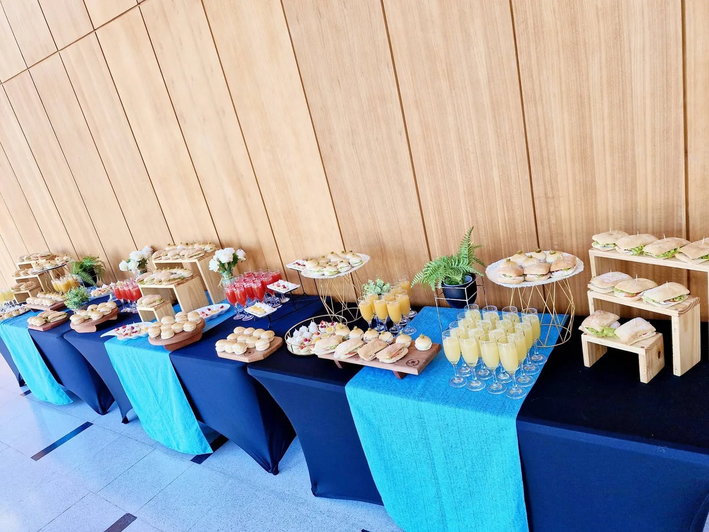 Detalle de bocados y montaje de coffee break de Picoteo Sin Culpa